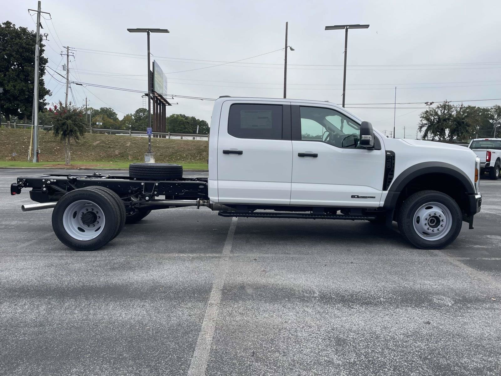 2027 Ford Super Duty F-450 DRW F-450® XL