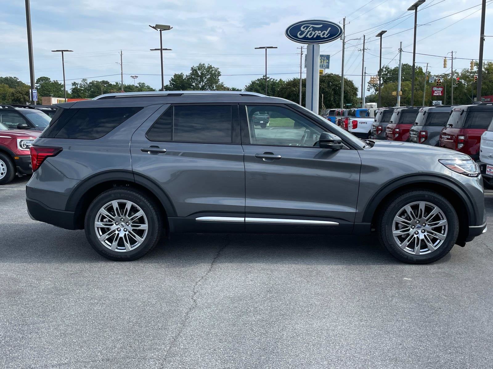 2025 Ford Explorer Platinum