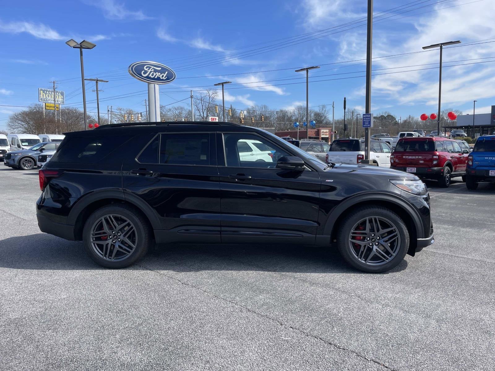 2025 Ford Explorer ST-Line