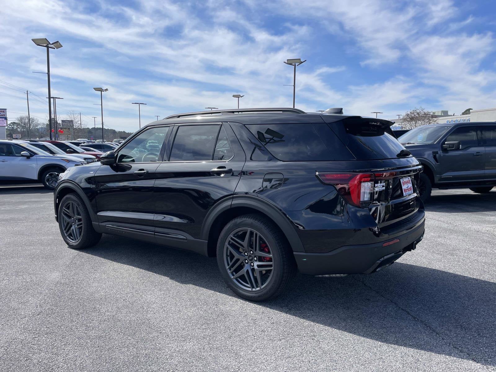 2025 Ford Explorer ST-Line