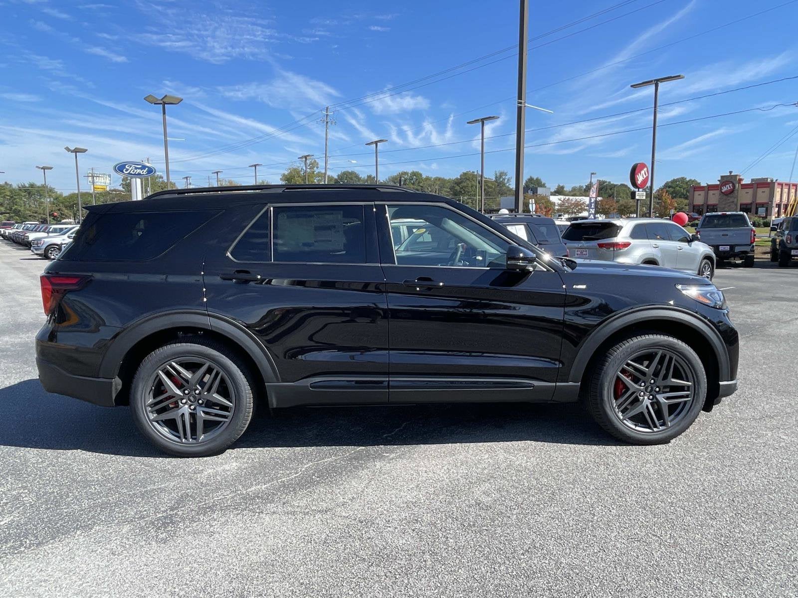2025 Ford Explorer ST-Line