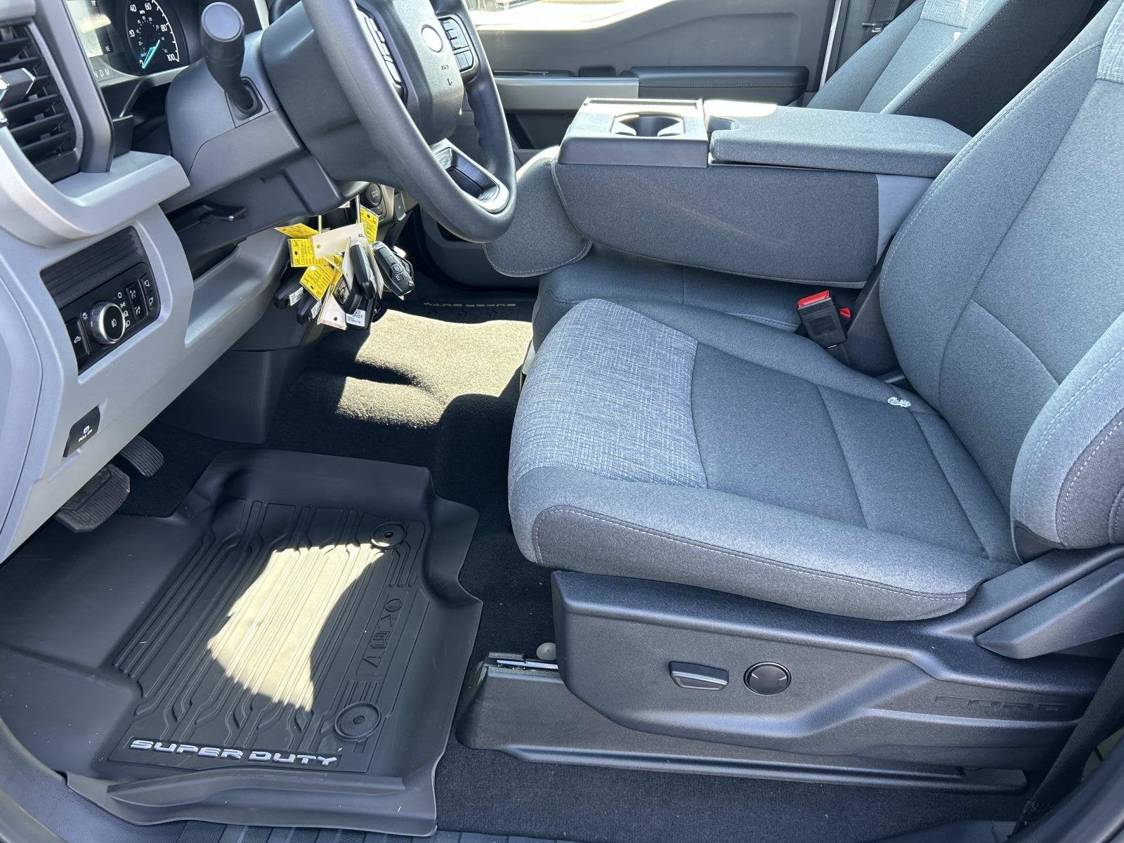 2027 Ford Super Duty F-250 SRW F-250® XLT