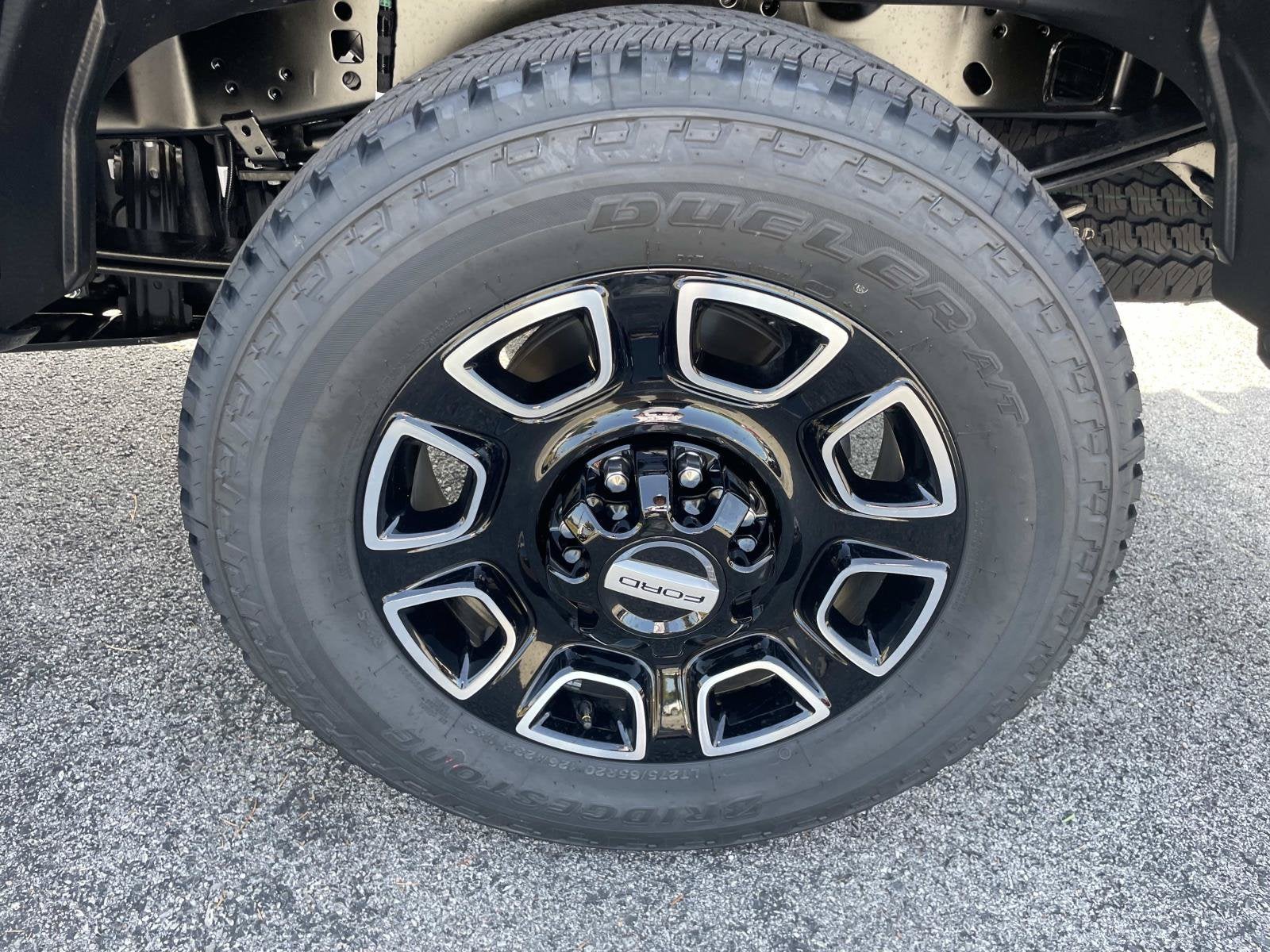 2027 Ford Super Duty F-250 SRW F-250® Platinum®