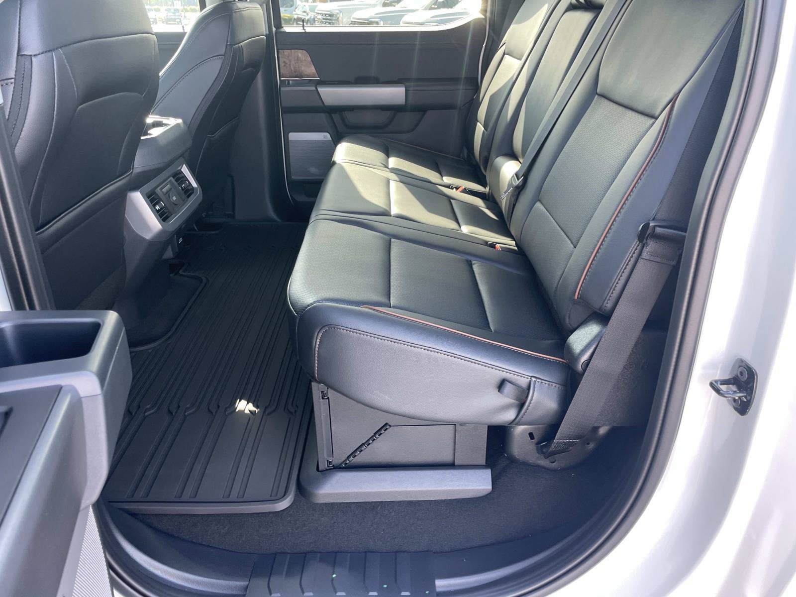 2027 Ford Super Duty F-250 SRW F-250® Lariat®