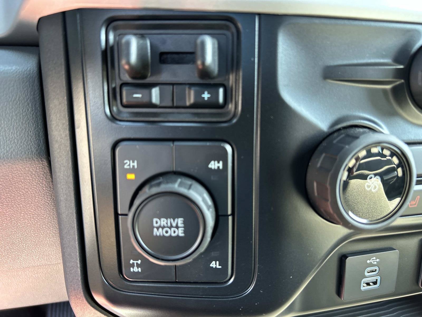 2027 Ford Super Duty F-250 SRW F-250® XLT