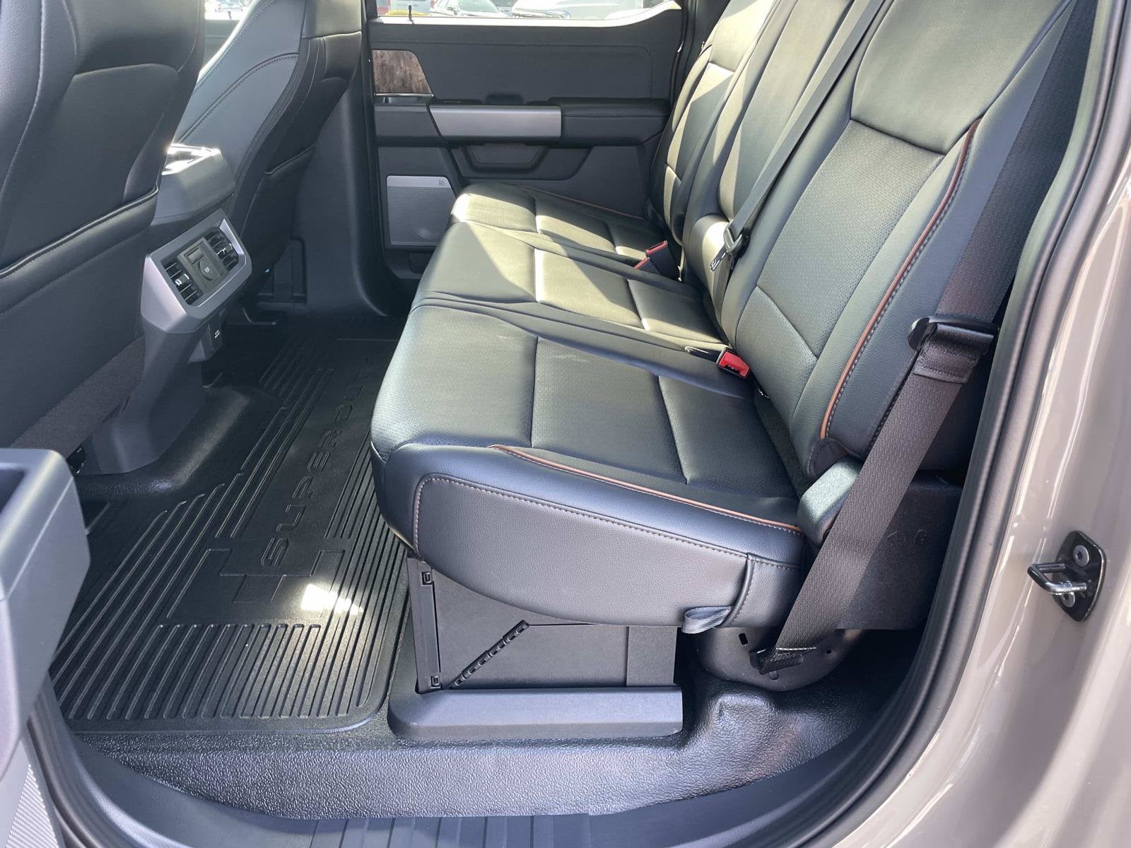 2027 Ford Super Duty F-250 SRW LARIAT