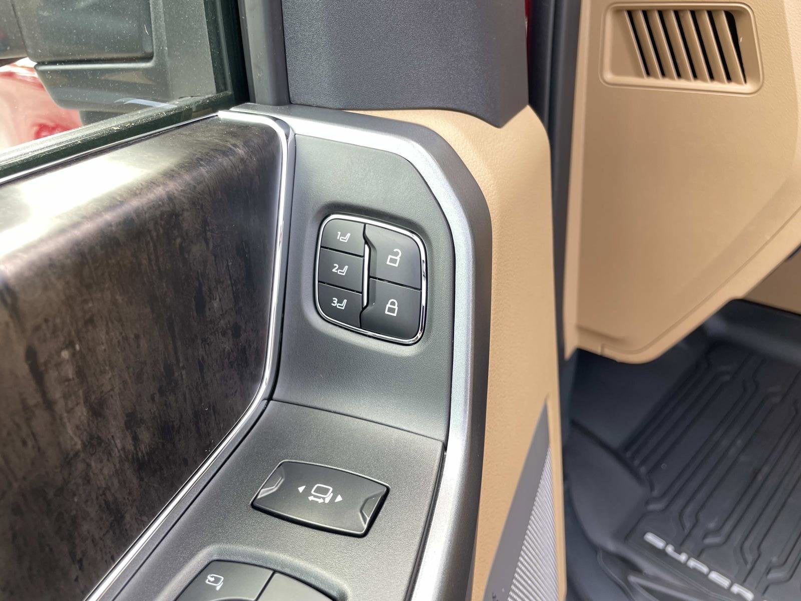 2026 Ford Super Duty F-350 SRW F-350® Lariat®