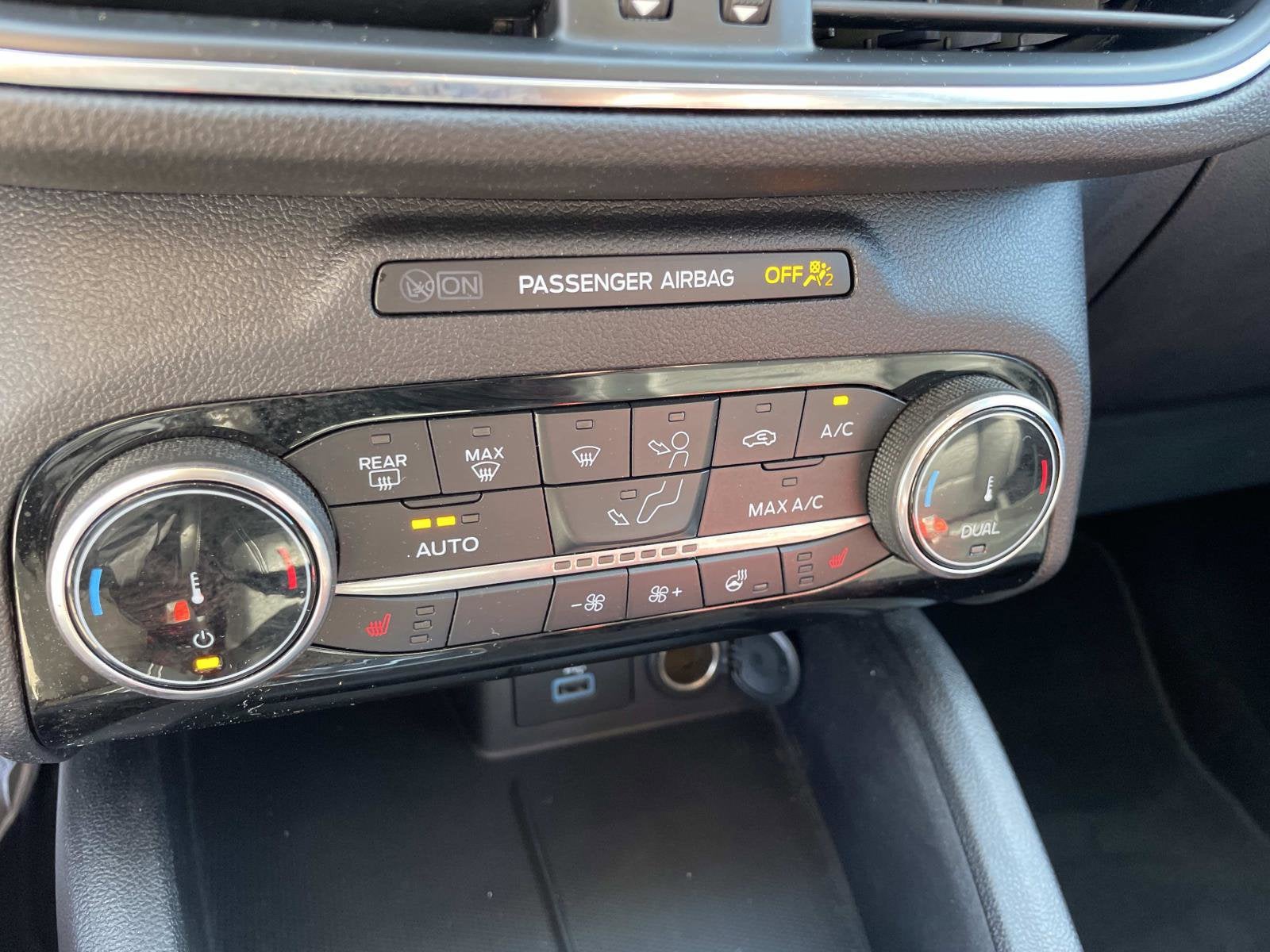 2022 Ford Escape Titanium Hybrid