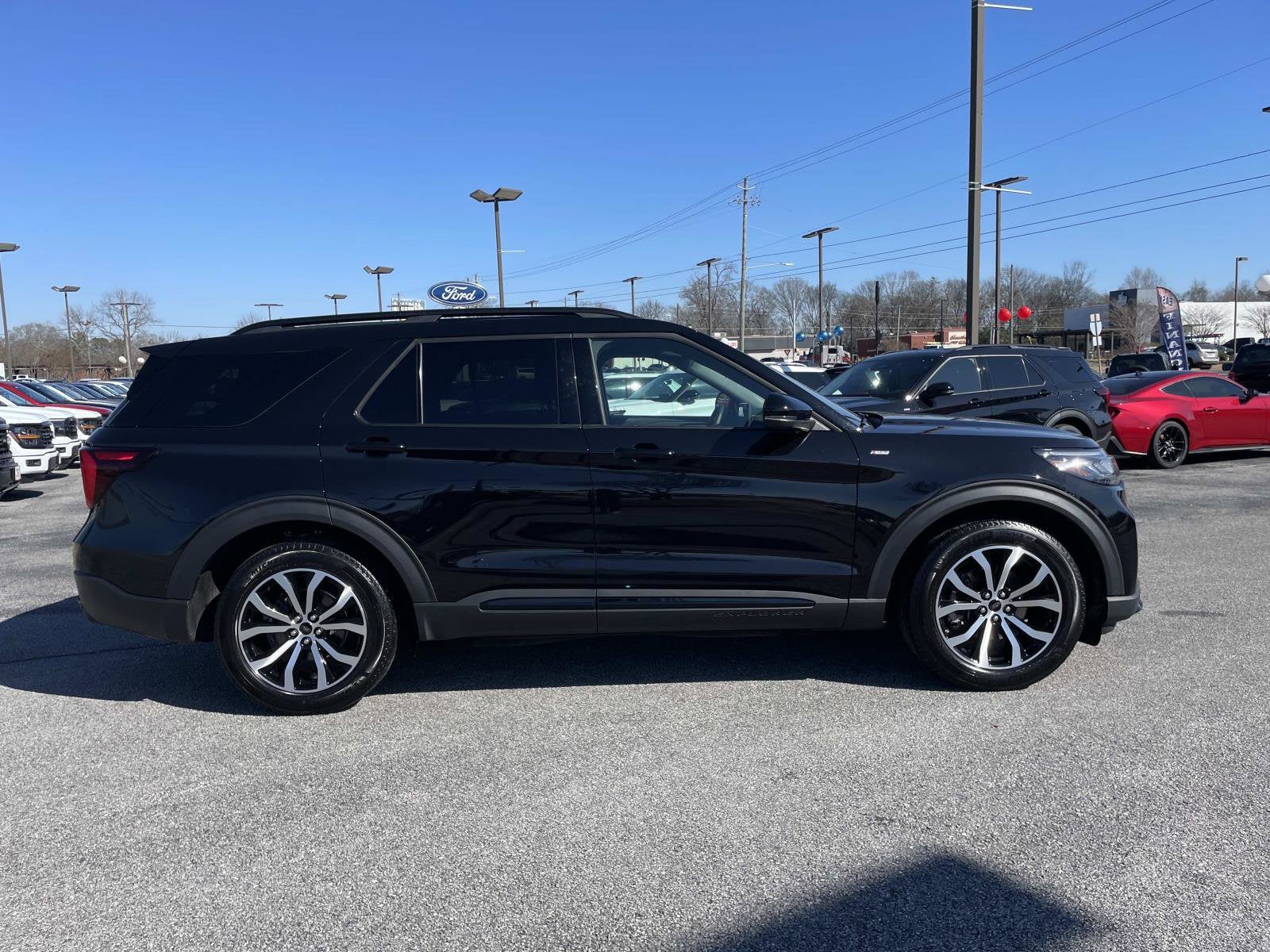 2025 Ford Explorer ST-Line