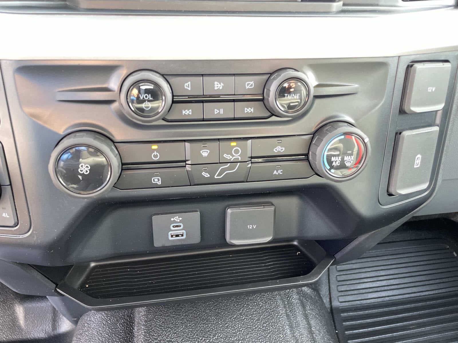 2024 Ford Super Duty F-250 SRW TRUCK