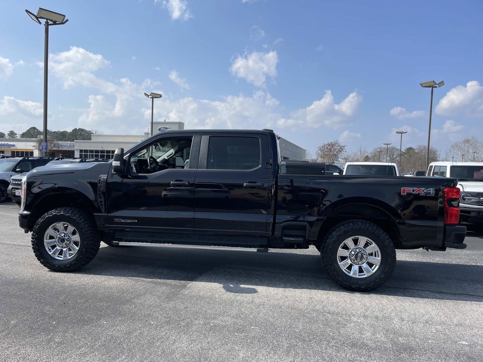 2023 Ford Super Duty F-250 SRW TRUCK