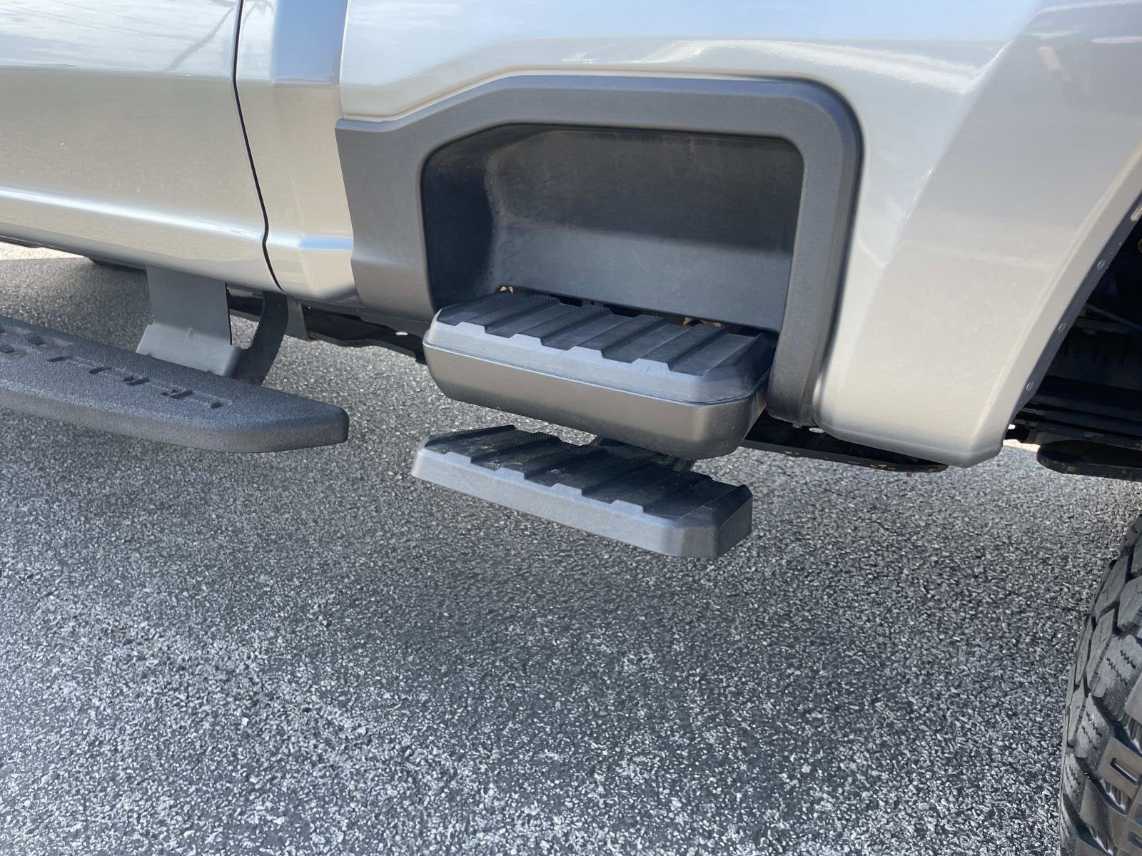 2023 Ford Super Duty F-350 SRW LARIAT 4WD CREW CAB 6.75'