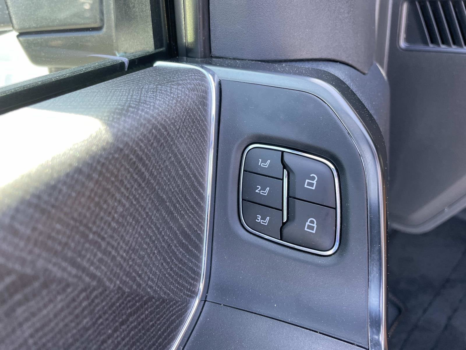 2024 Ford Super Duty F-350 SRW TRUCK