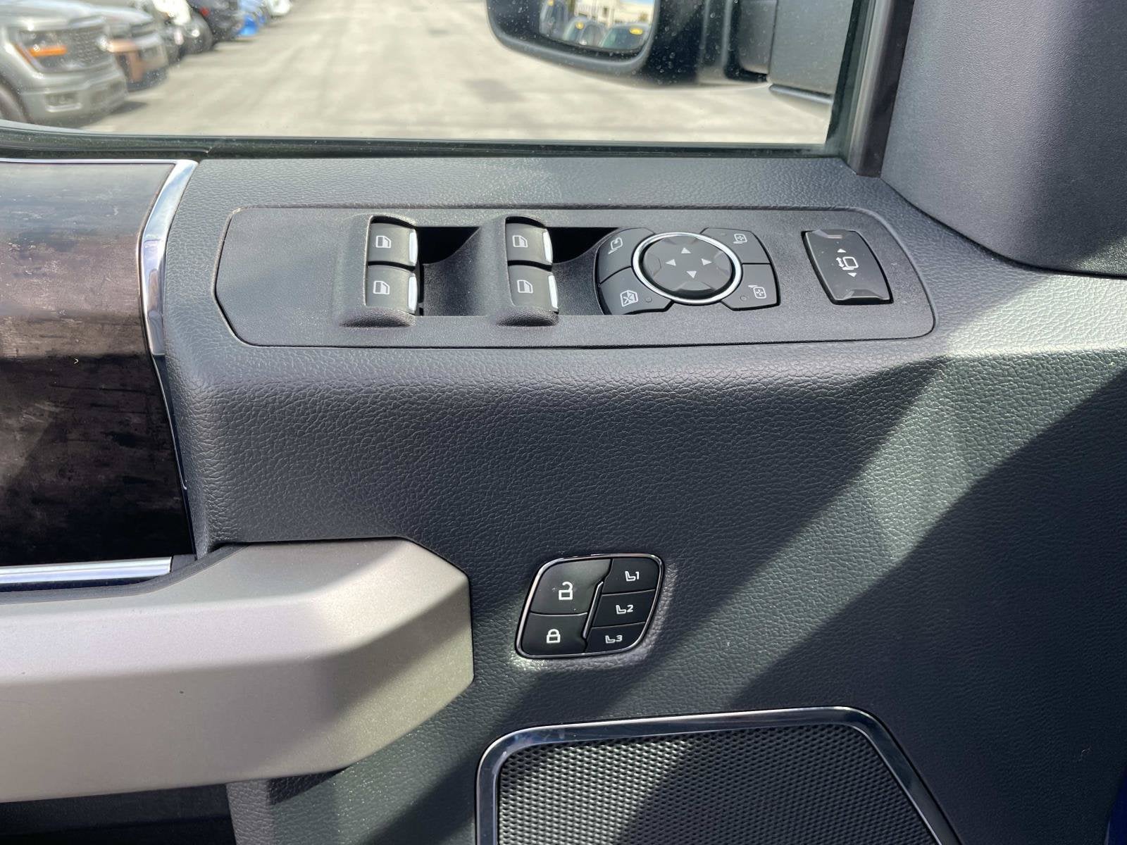 2022 Ford Super Duty F-350 SRW LARIAT 4WD CREW CAB 6.75'