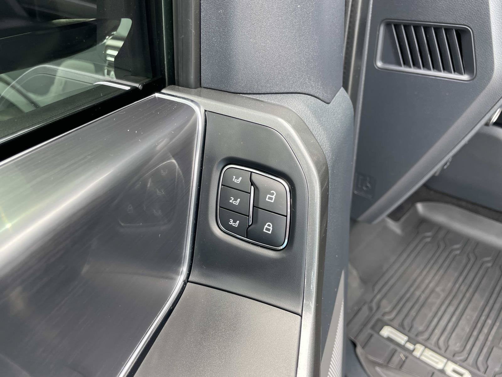 2022 Ford F-150 TRUCK