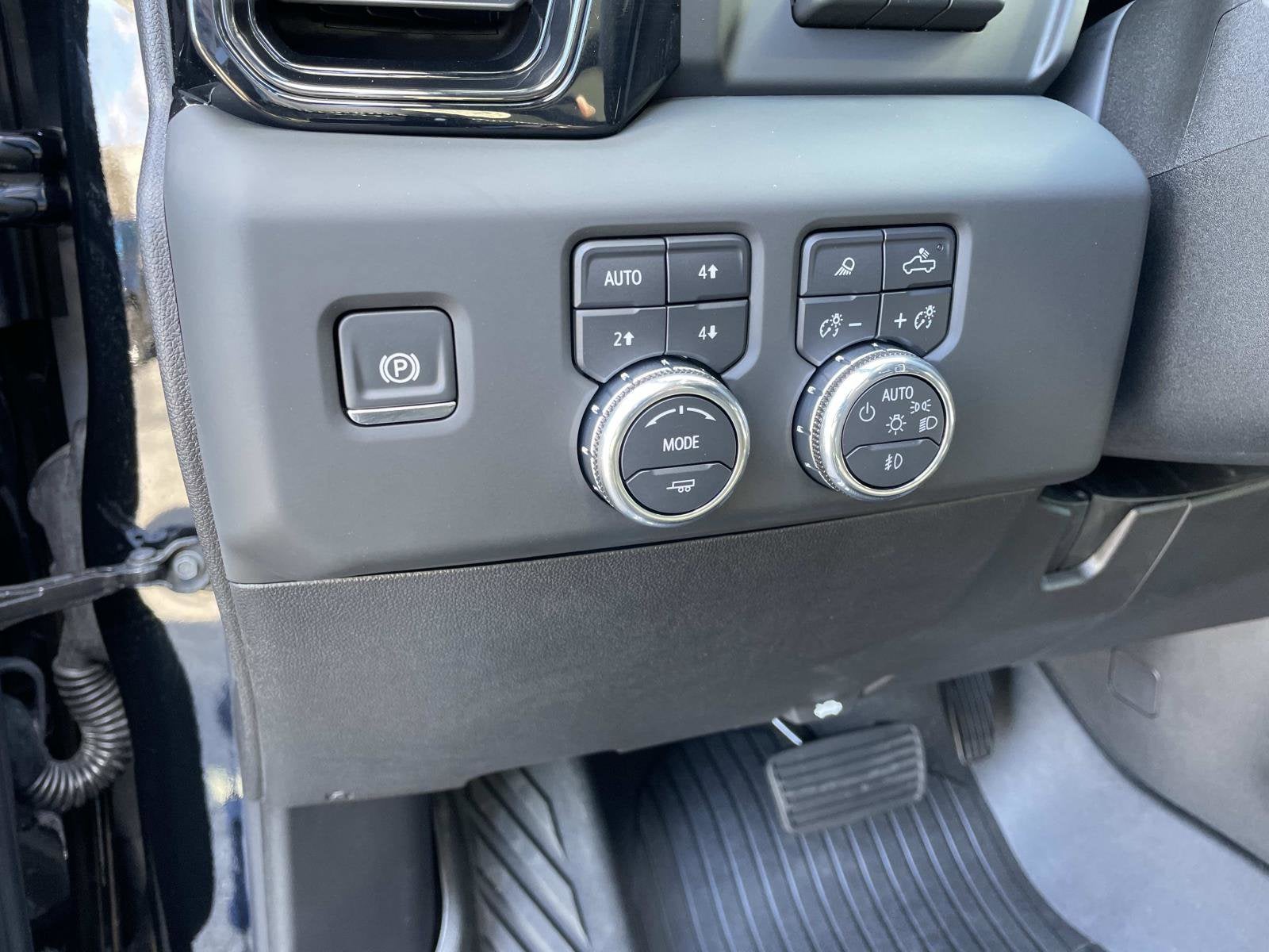 2025 GMC Sierra 2500HD AT4