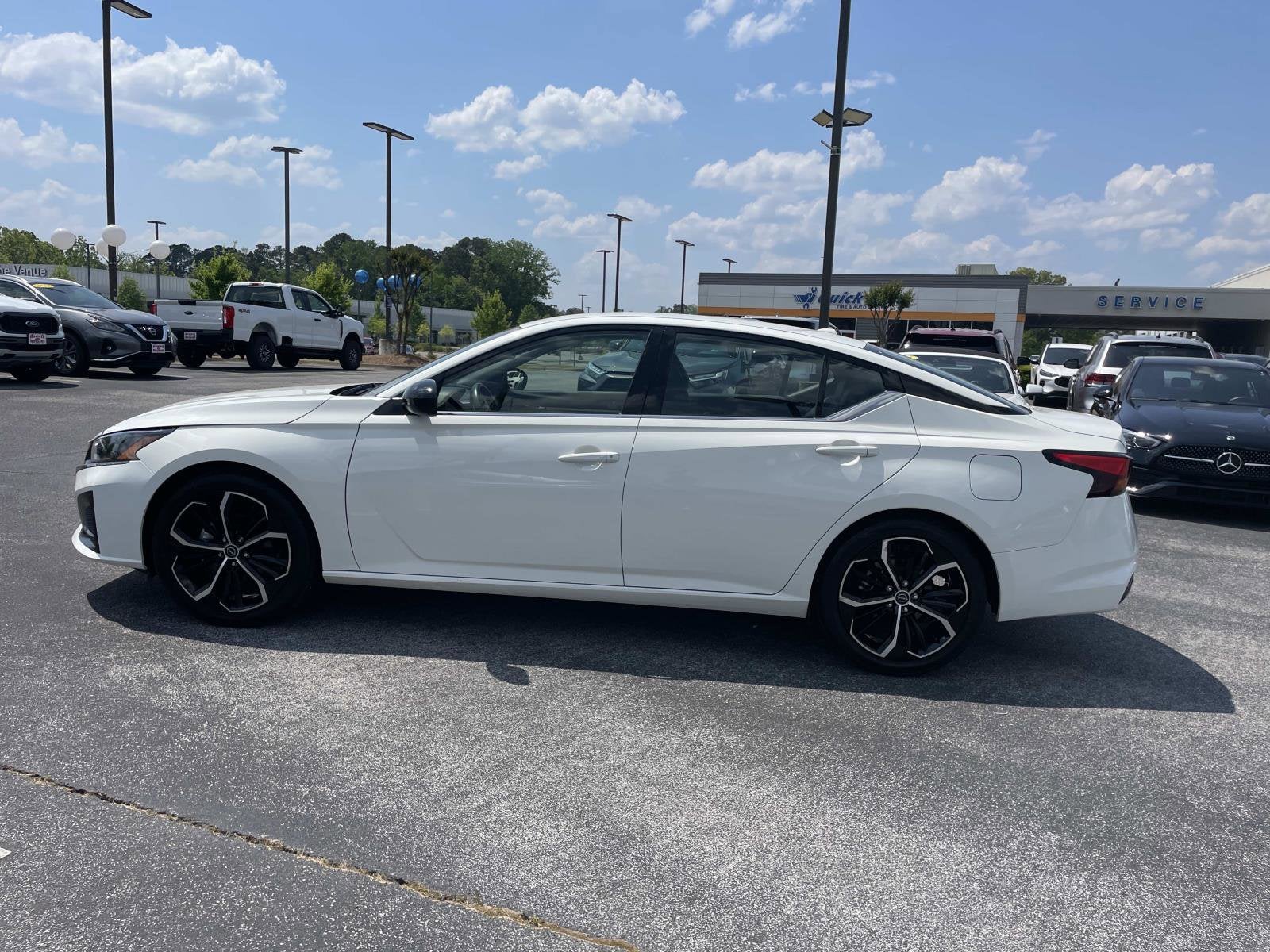 2025 Nissan Altima SR