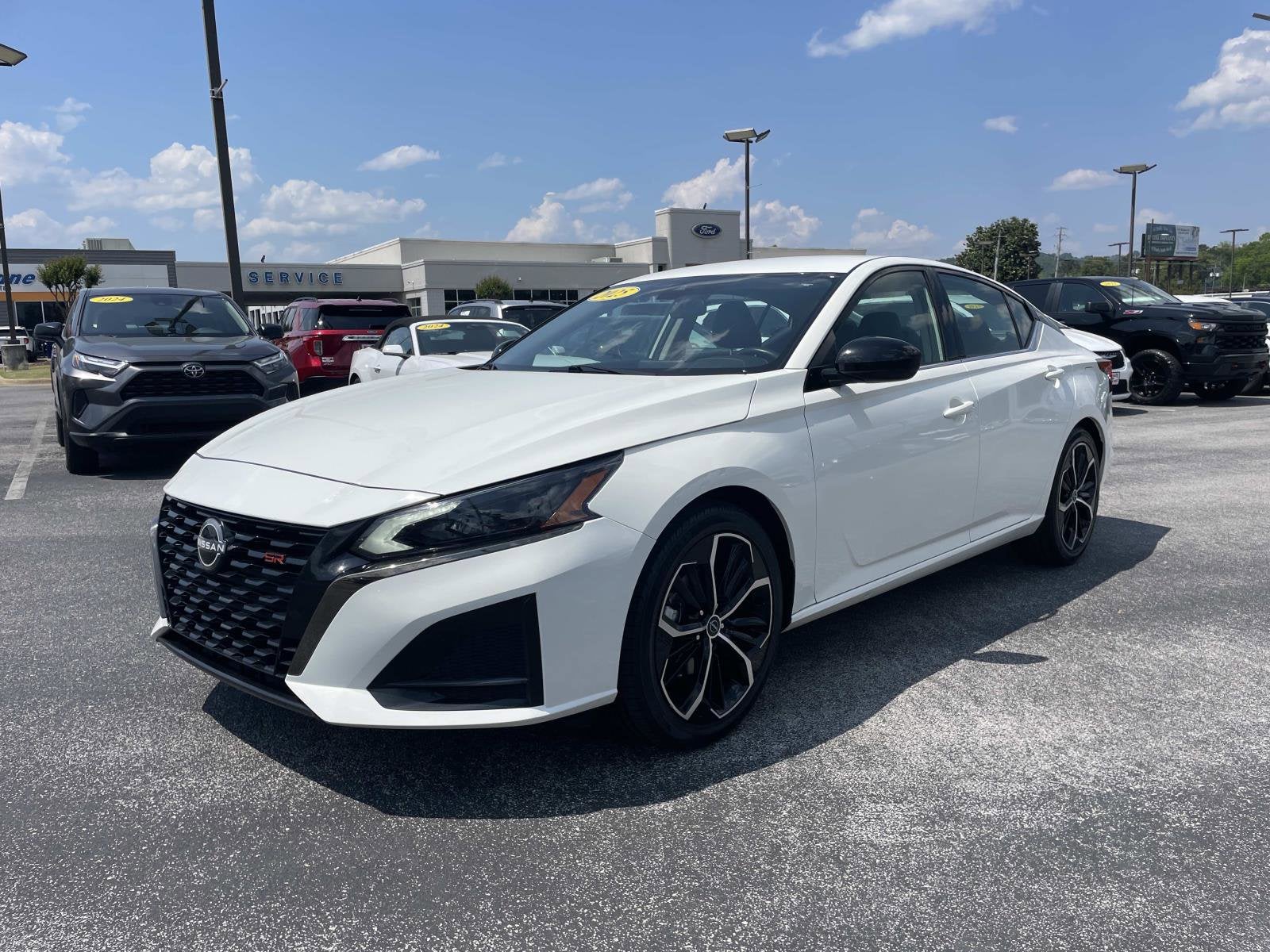 2025 Nissan Altima SR