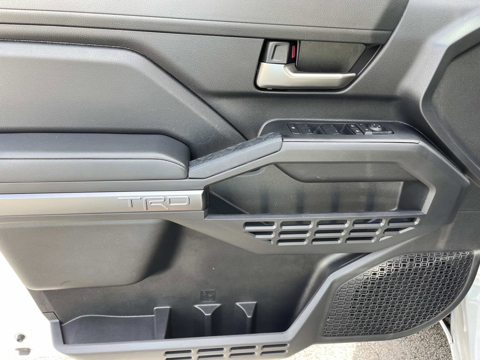 2024 Toyota Tacoma 4WD TRUCK