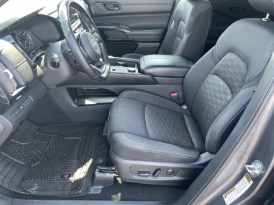 2023 Nissan Pathfinder SV