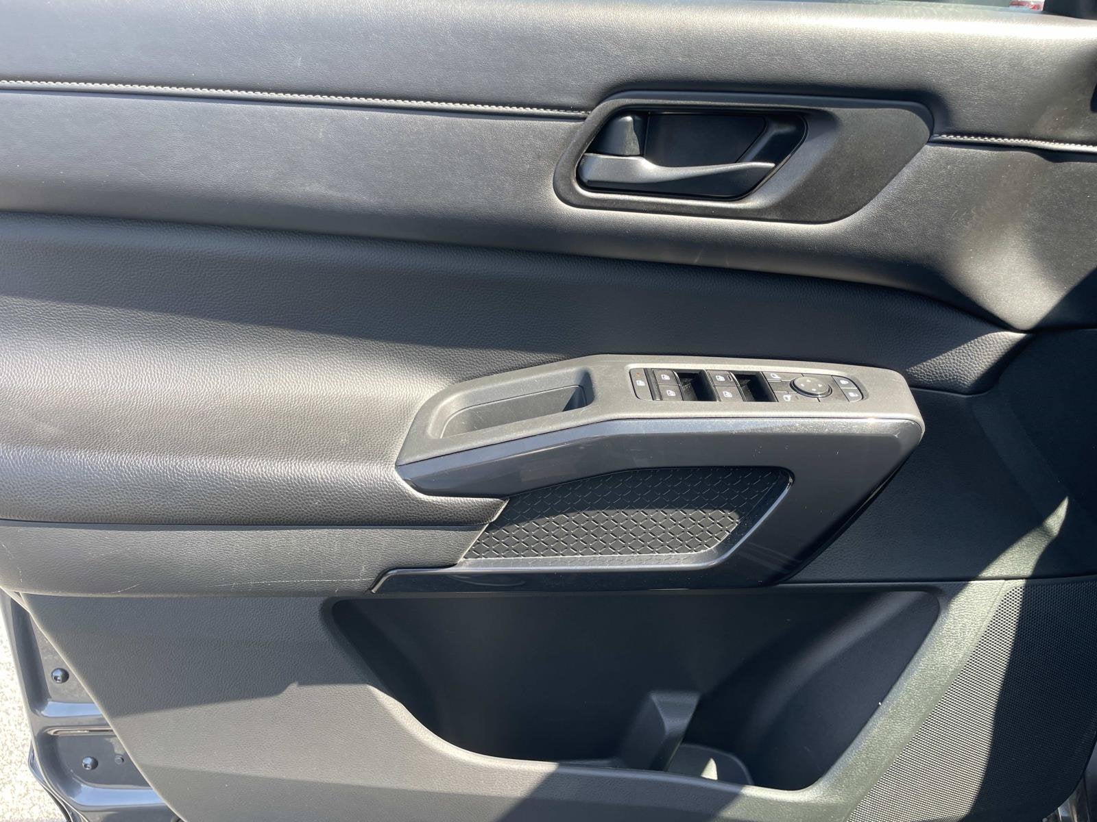 2023 Nissan Pathfinder SV