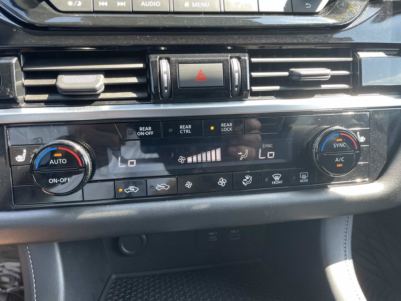 2023 Nissan Pathfinder SV