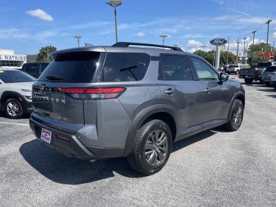 2023 Nissan Pathfinder SV