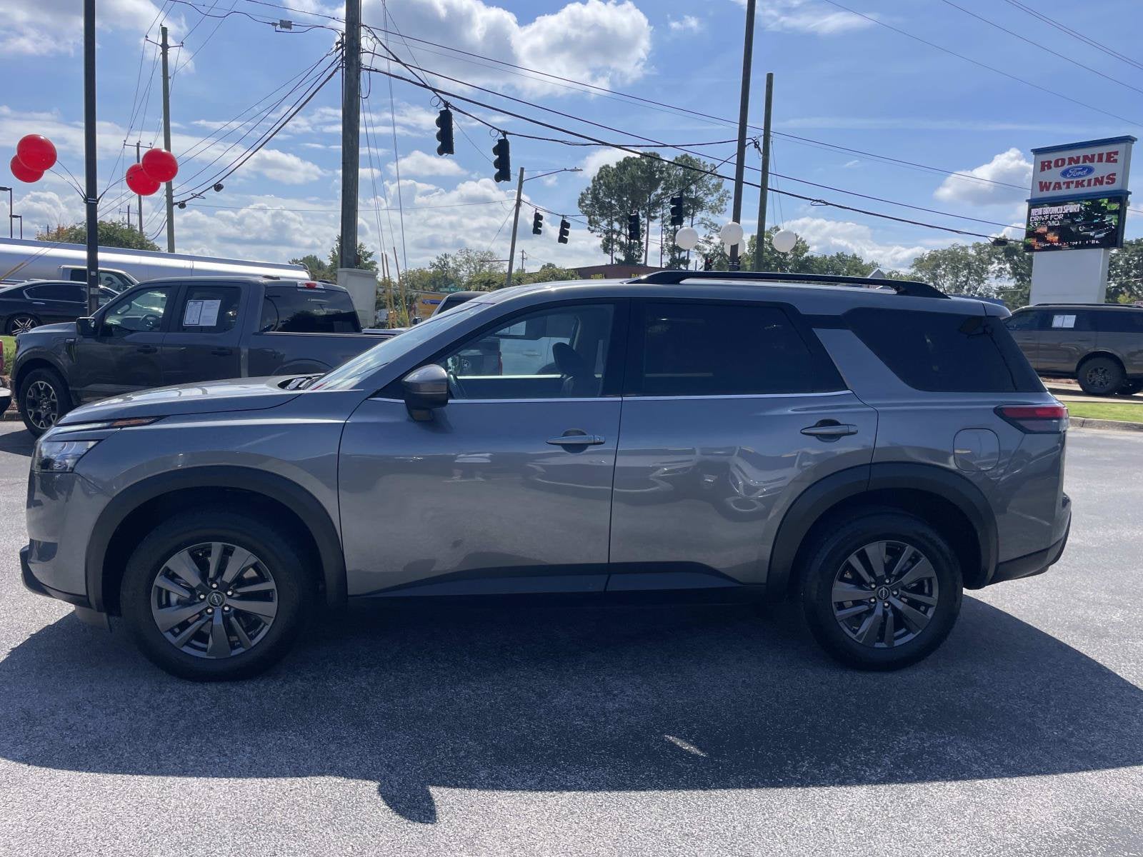 2023 Nissan Pathfinder SV