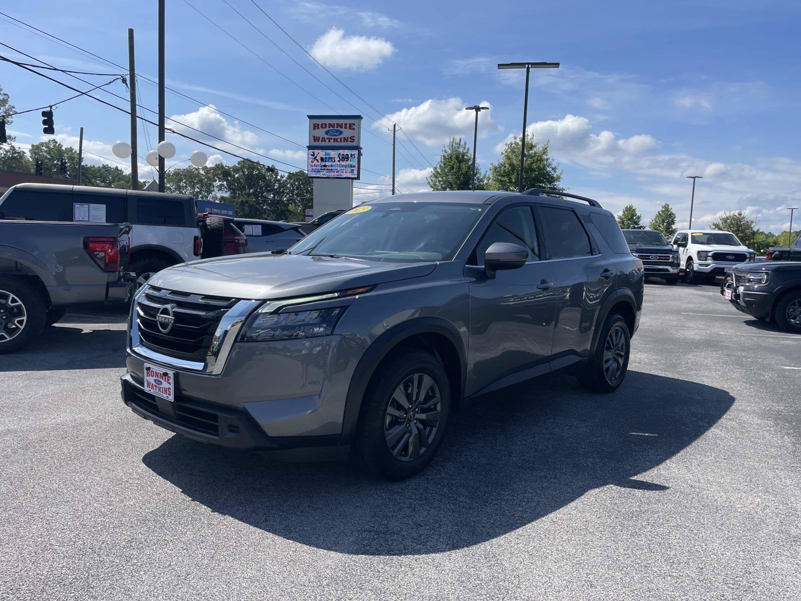 2023 Nissan Pathfinder SV