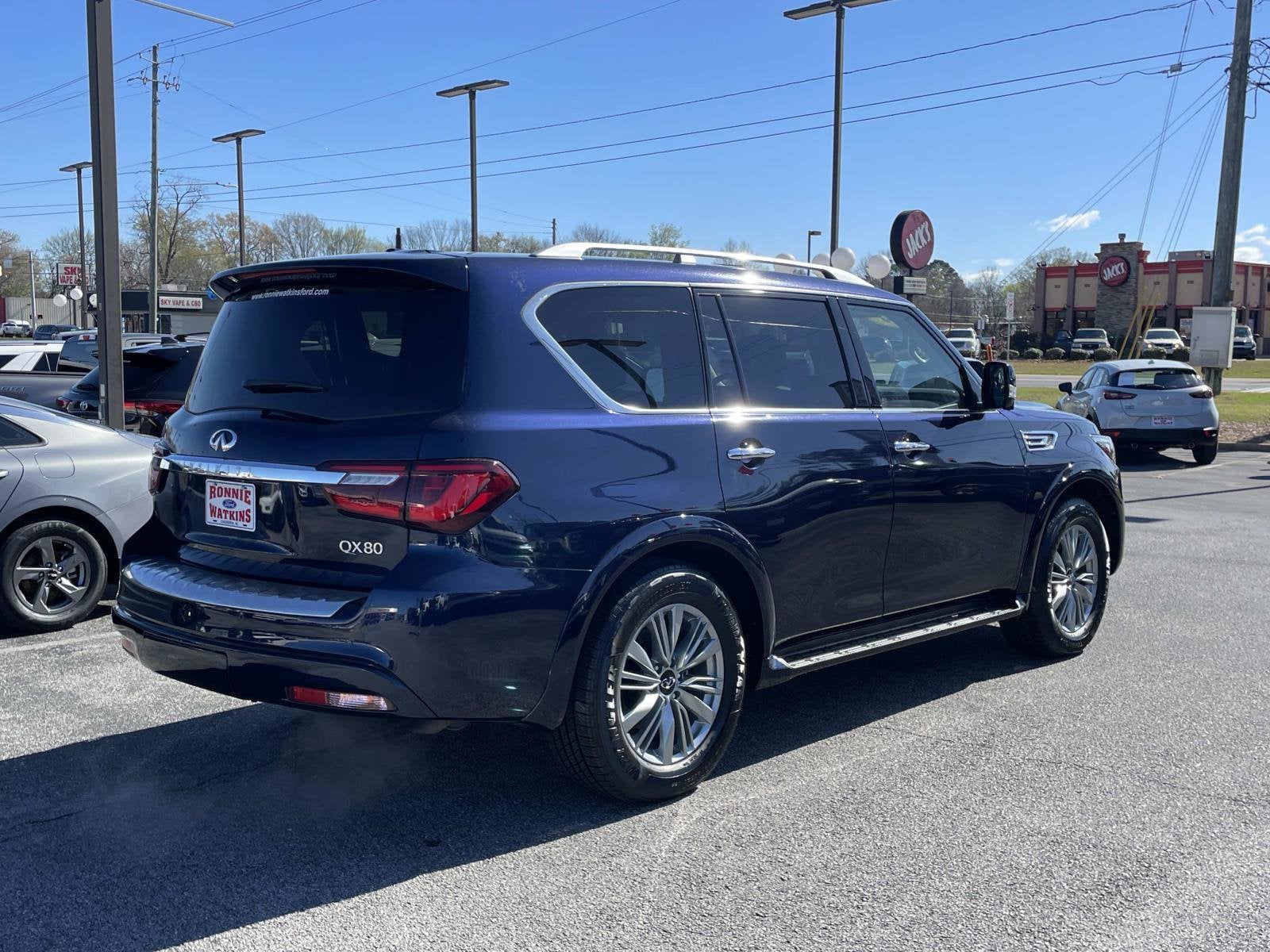 2024 INFINITI QX80 LUXE