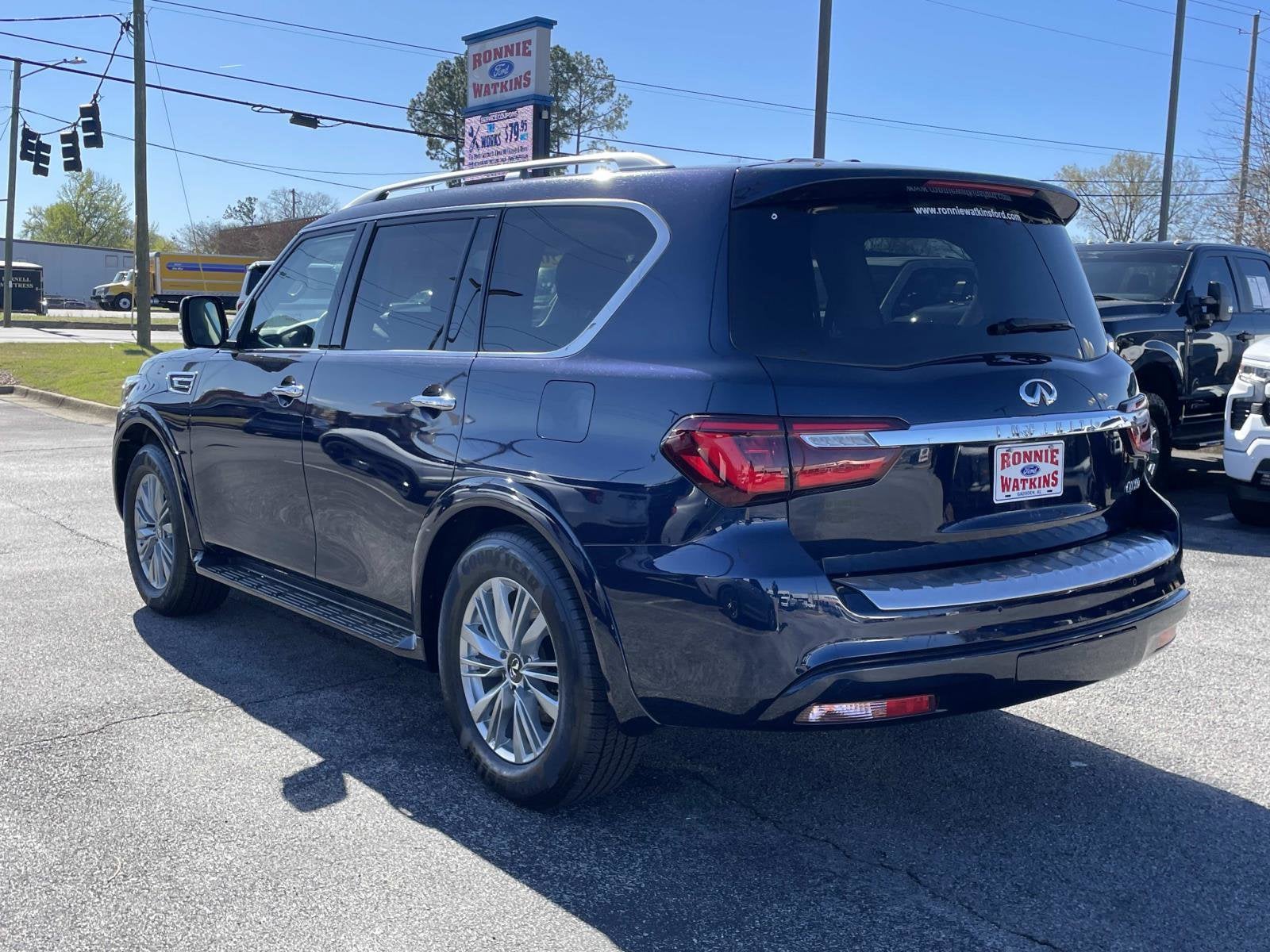 2024 INFINITI QX80 LUXE