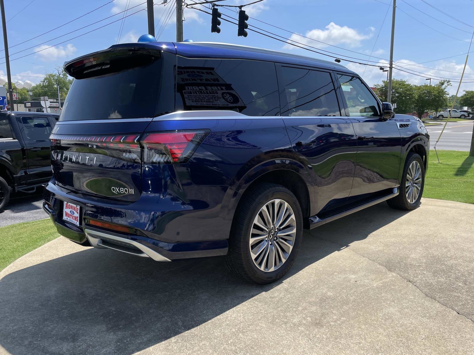 2025 INFINITI QX80 SENSORY